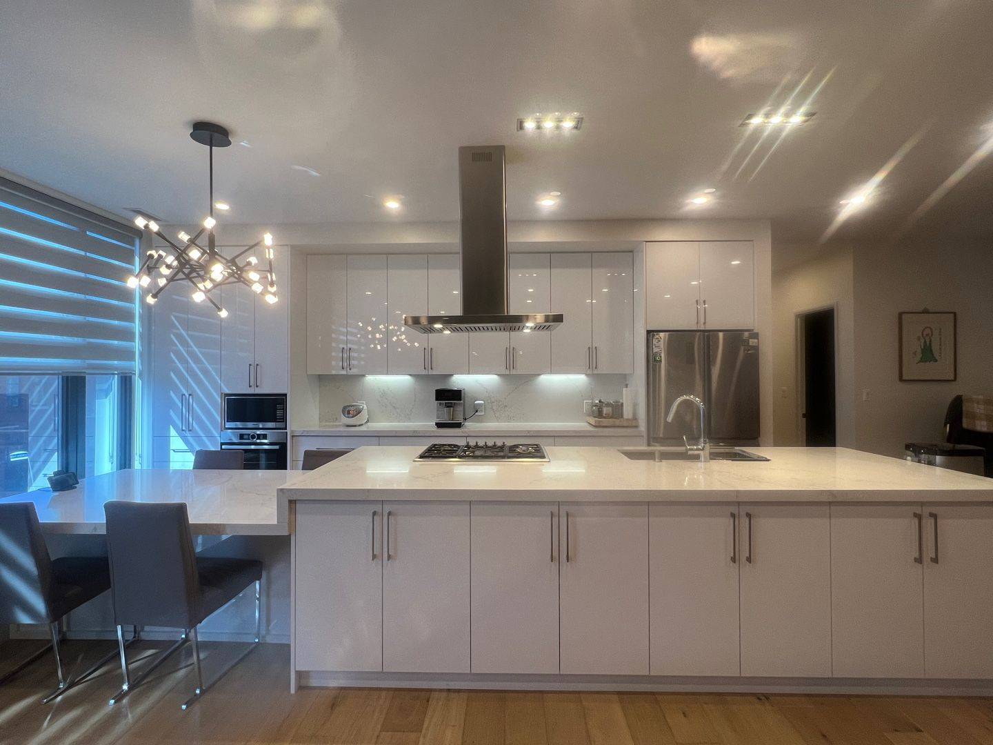 Toronto C01, ON M5S 1H4,172 Harbord ST