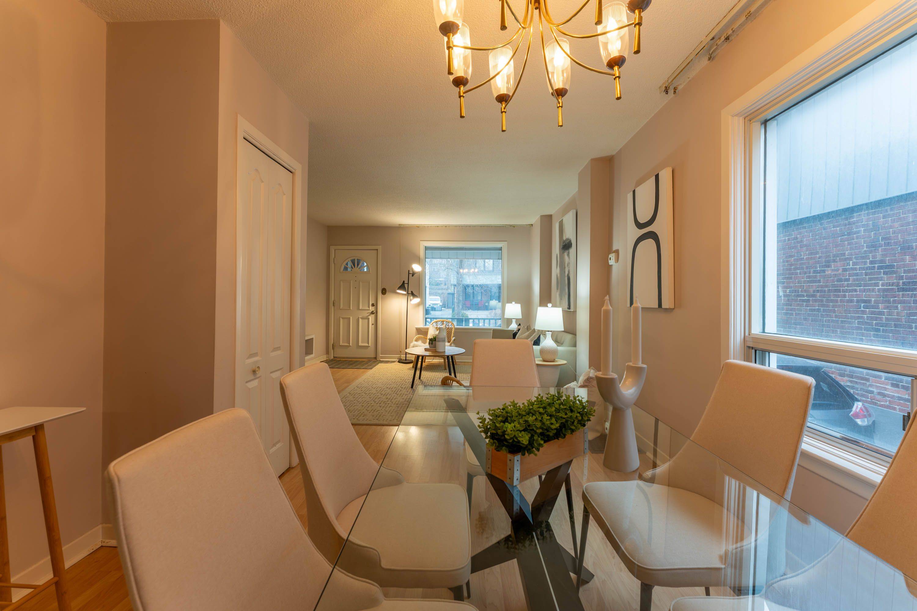 Toronto E01, ON M4L 2N5,42 Hiltz AVE