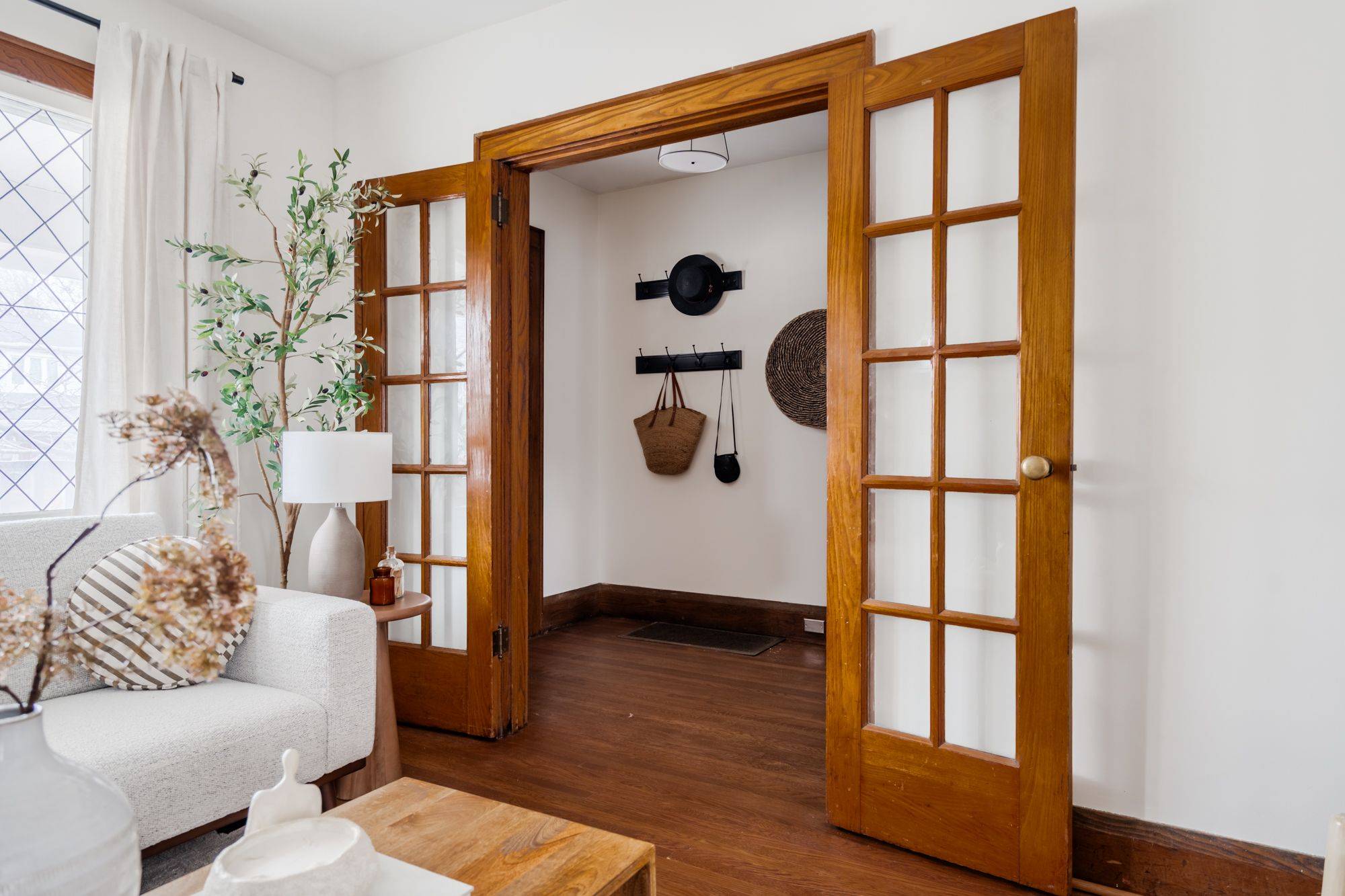 Toronto E02, ON M4E 2B5,2076 Gerrard ST E