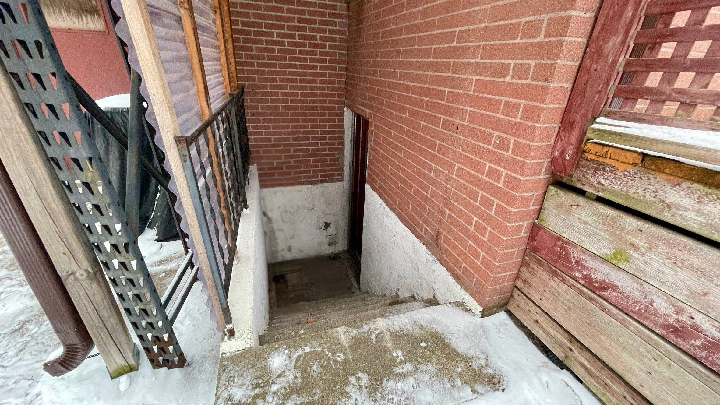 Toronto E10, ON M1E 3T4,15 West Hill DR #Bsmt