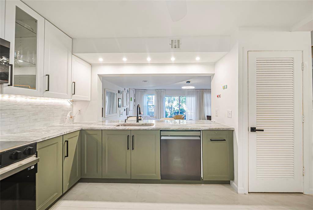 Fort Lauderdale, FL 33311,620 Tennis Club Dr #111