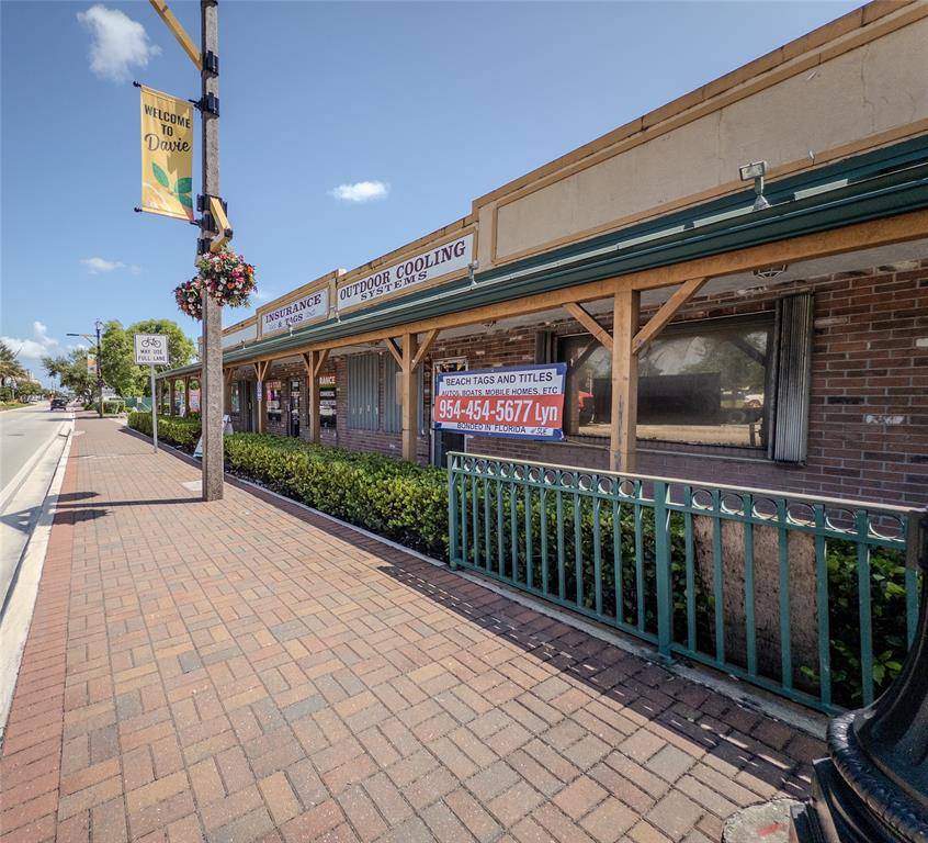 Davie, FL 33314,4480 SW 64th Ave