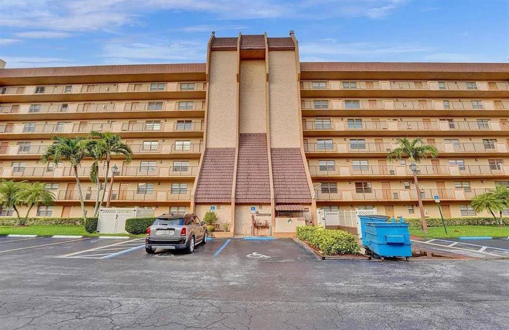 Davie, FL 33328,3001 W Rolling Hills Cir #608