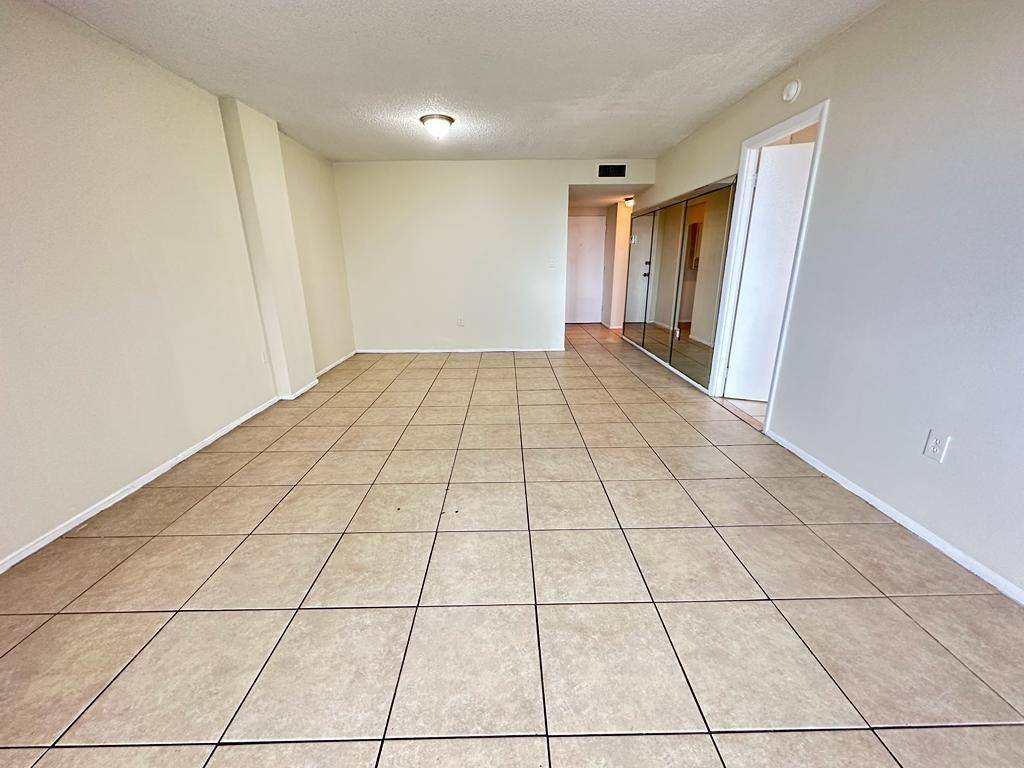 Miami, FL 33169,15600 NW 7th Ave #512