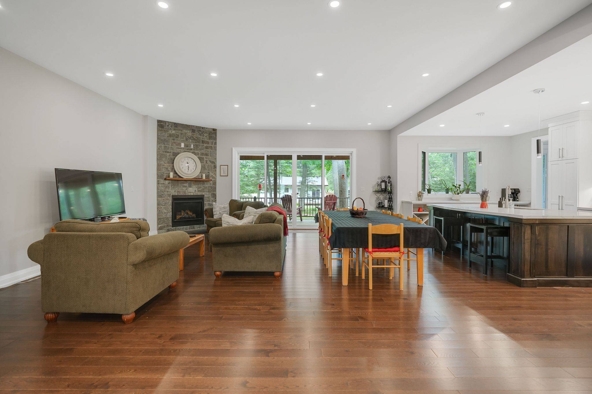 Tiny, ON L9M 0J2,34 Oakwood AVE