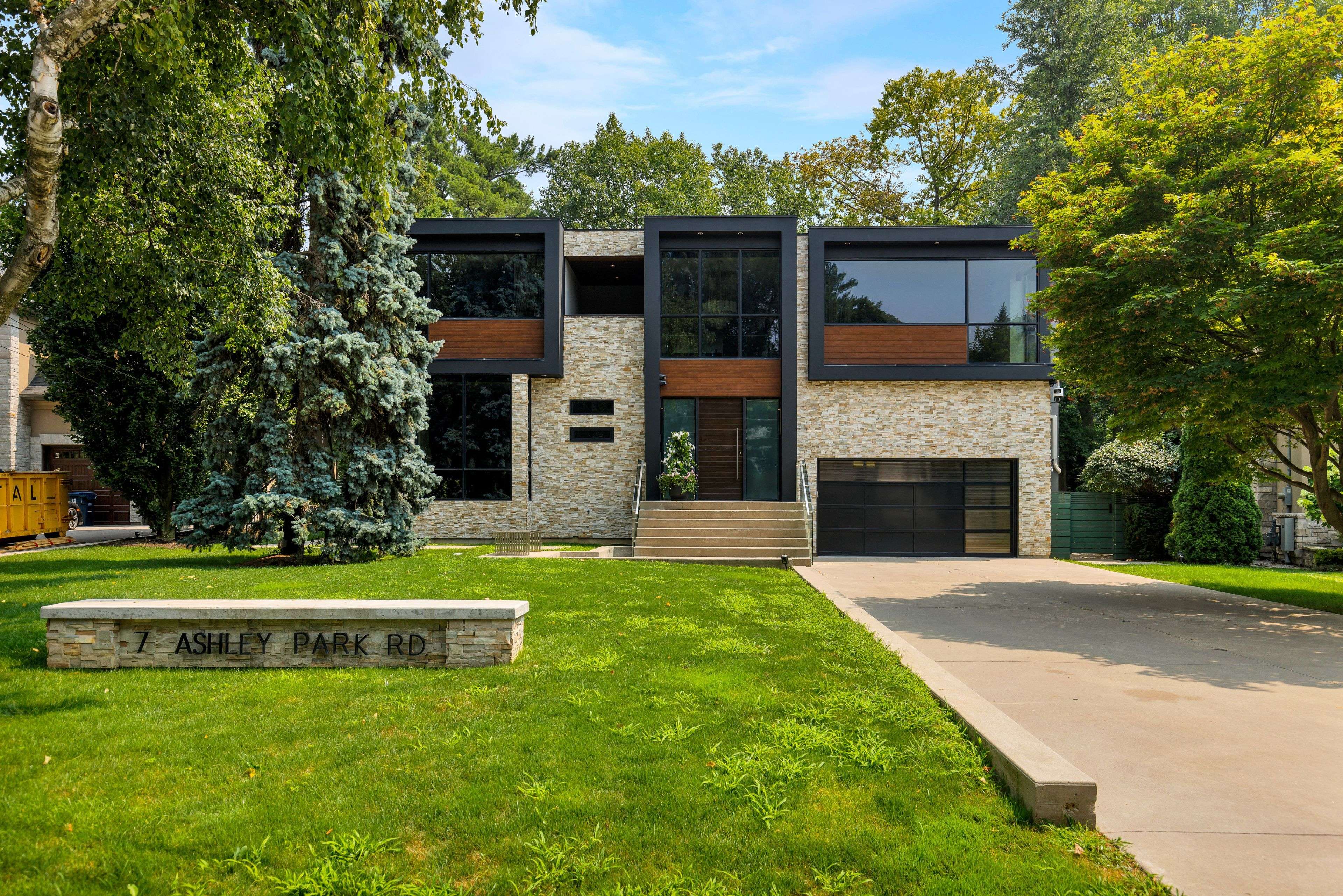 Toronto W08, ON M9A 4C9,7 Ashley Park RD