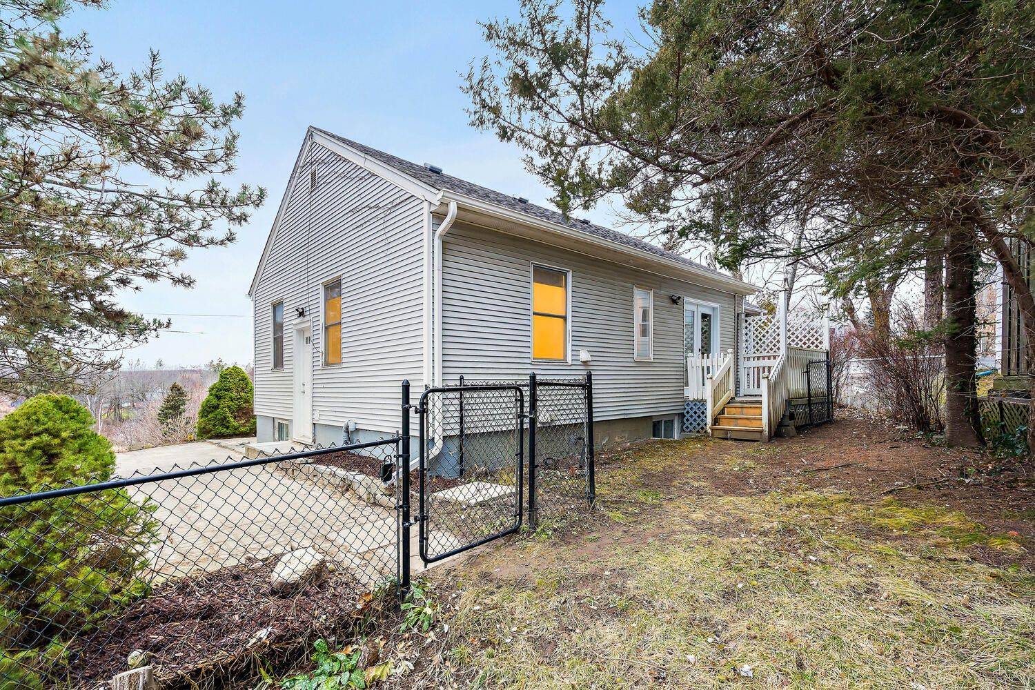 Halton Hills, ON L7G 2J6,2 John ST #Unit 3