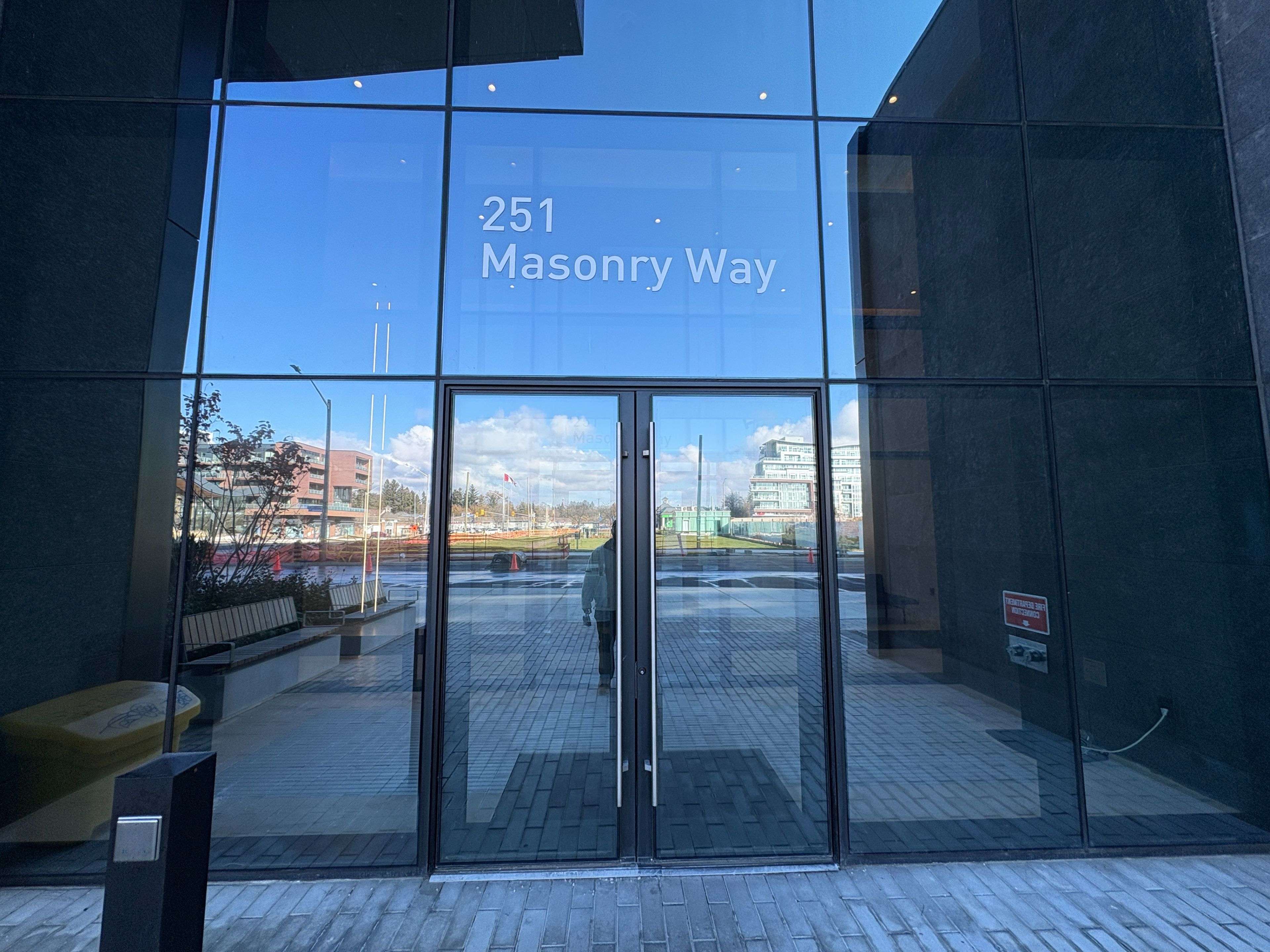 Mississauga, ON L5H 0B3,251 Masonry WAY #313