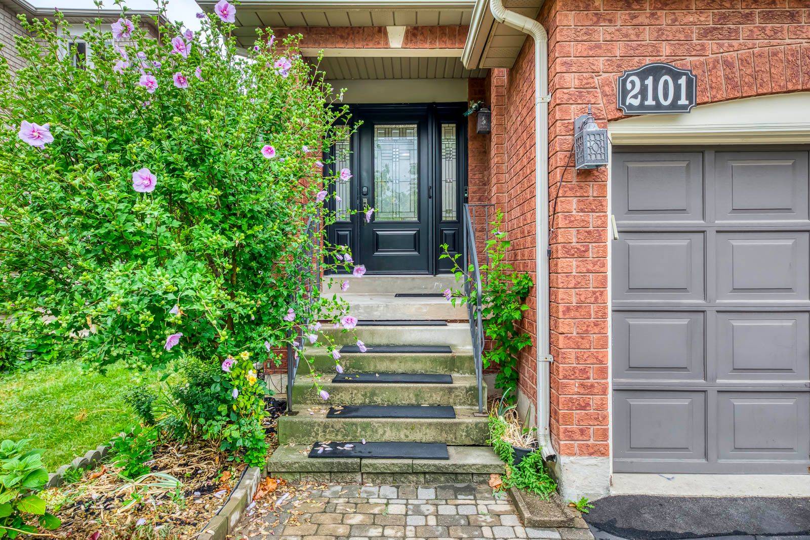 Oakville, ON L6M 3P1,2101 Shady Glen RD