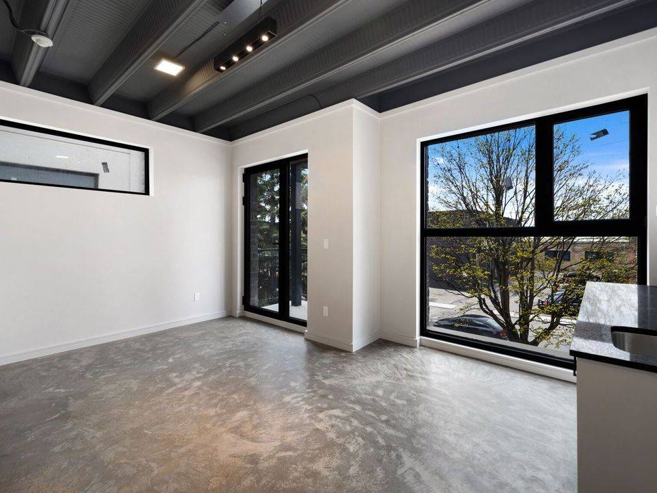 Toronto W06, ON M8W 3C3,155 Thirtieth ST #5