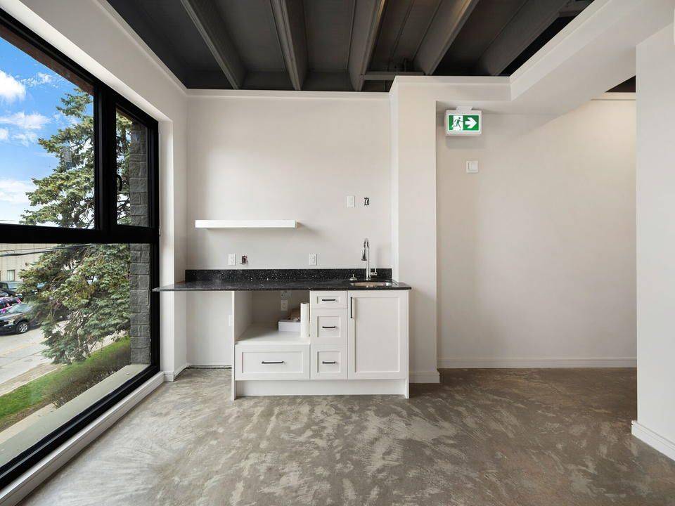 Toronto W06, ON M8W 3C3,155 Thirtieth ST #5