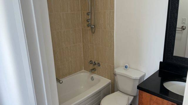 Toronto W01, ON M6K 1M2,1434 Queen ST W #3