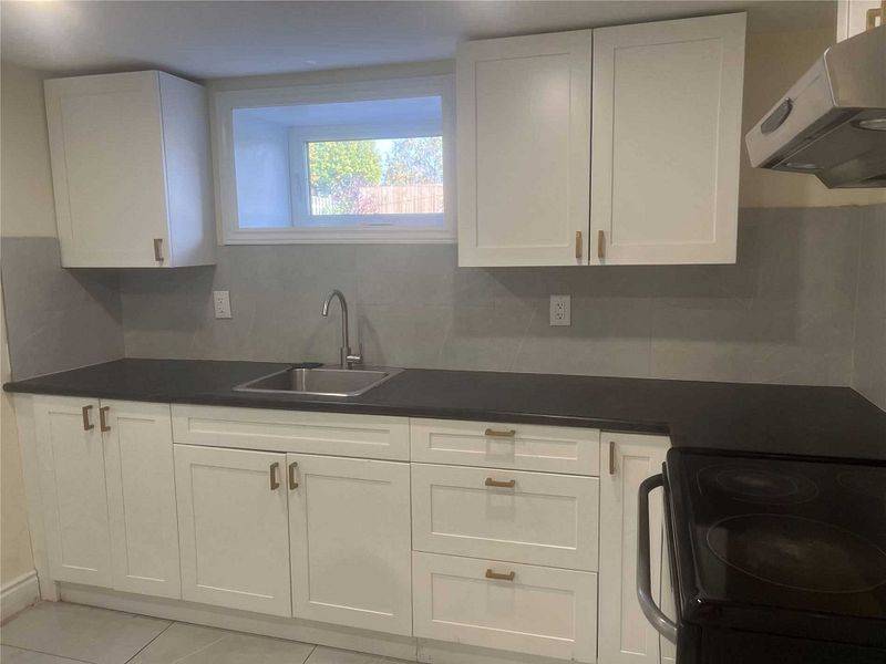 Brampton, ON L6W 2Z1,36 Carlyle CRES #Basement