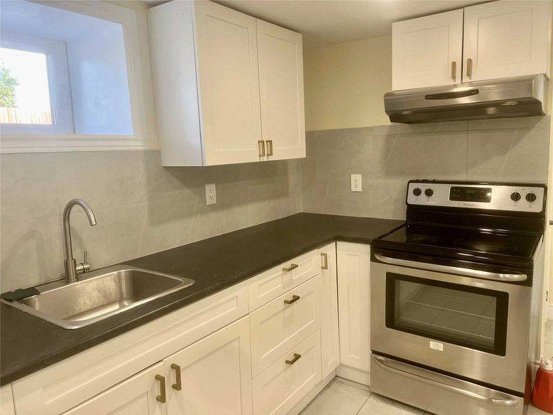 Brampton, ON L6W 2Z1,36 Carlyle CRES #Basement