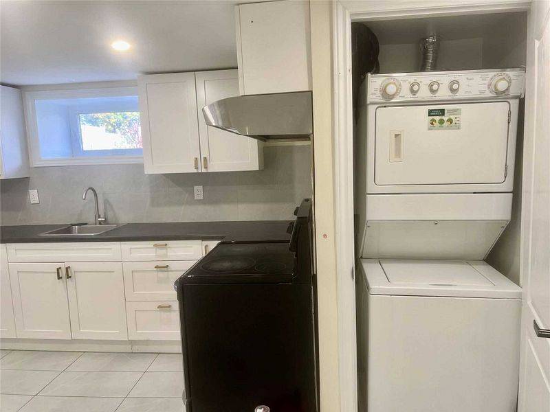 Brampton, ON L6W 2Z1,36 Carlyle CRES #Basement