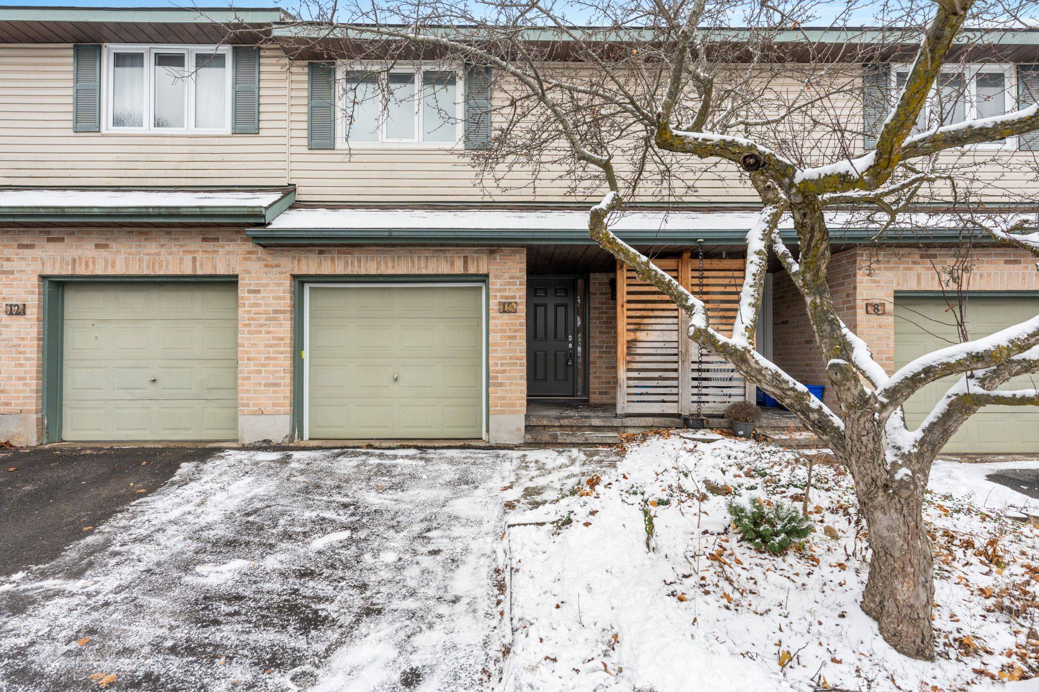 Kingston, ON K7M 7S1,10 St Paul's PL #10