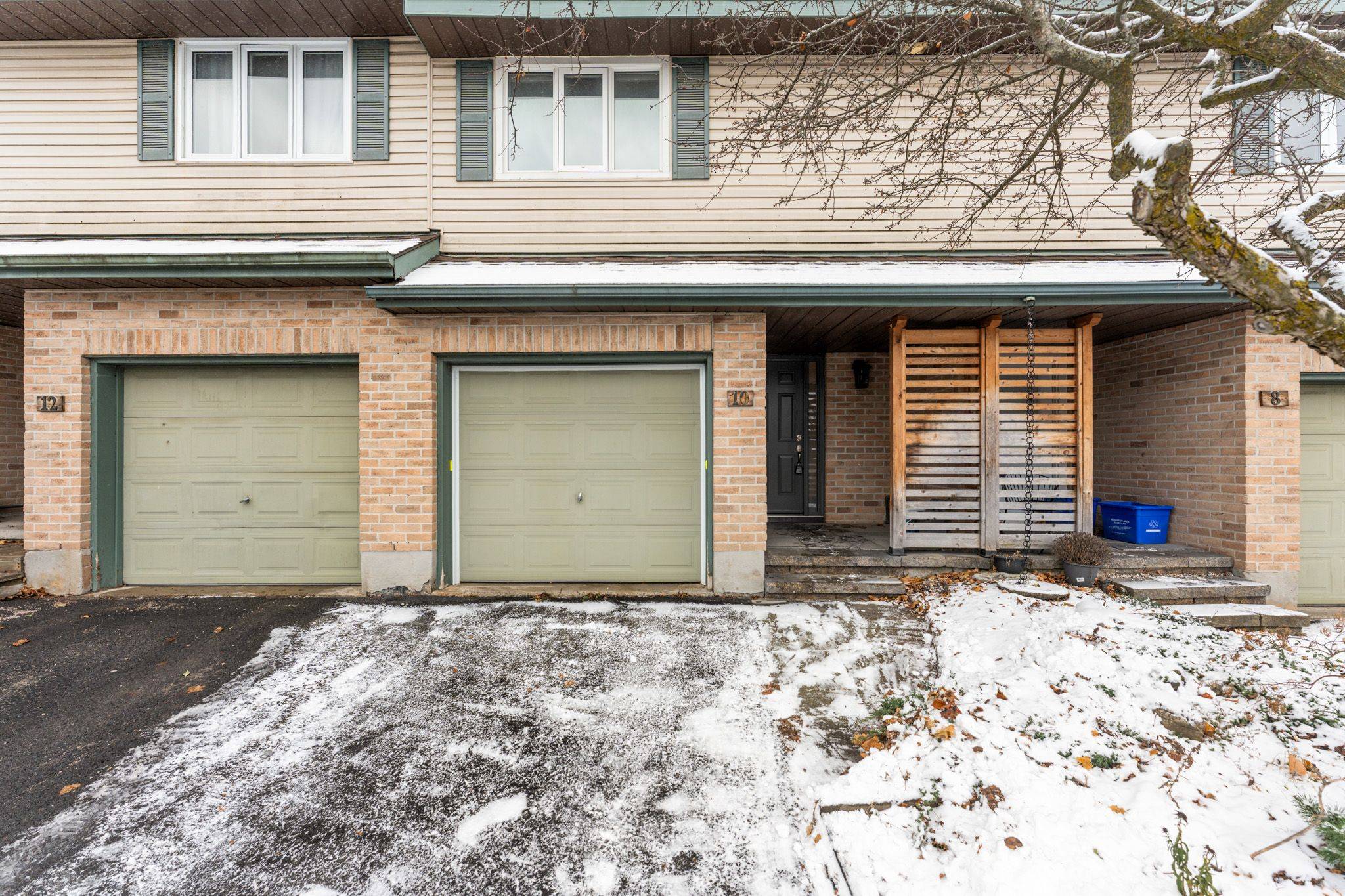 Kingston, ON K7M 7S1,10 St Paul's PL #10