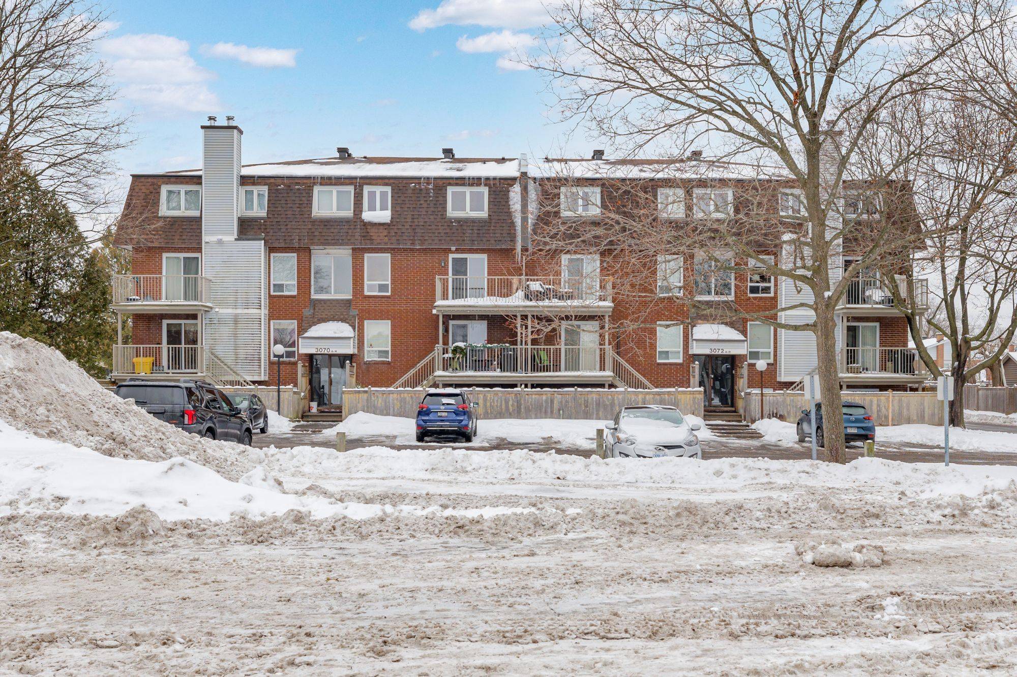 Blossom Park - Airport And Area, ON K1T 2S6,3070 Councillors WAY #F