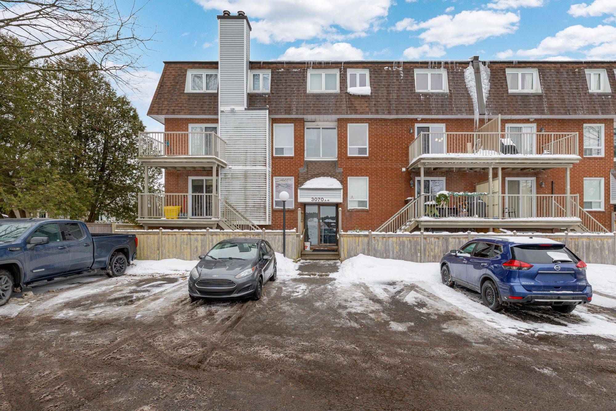 Blossom Park - Airport And Area, ON K1T 2S6,3070 Councillors WAY #F