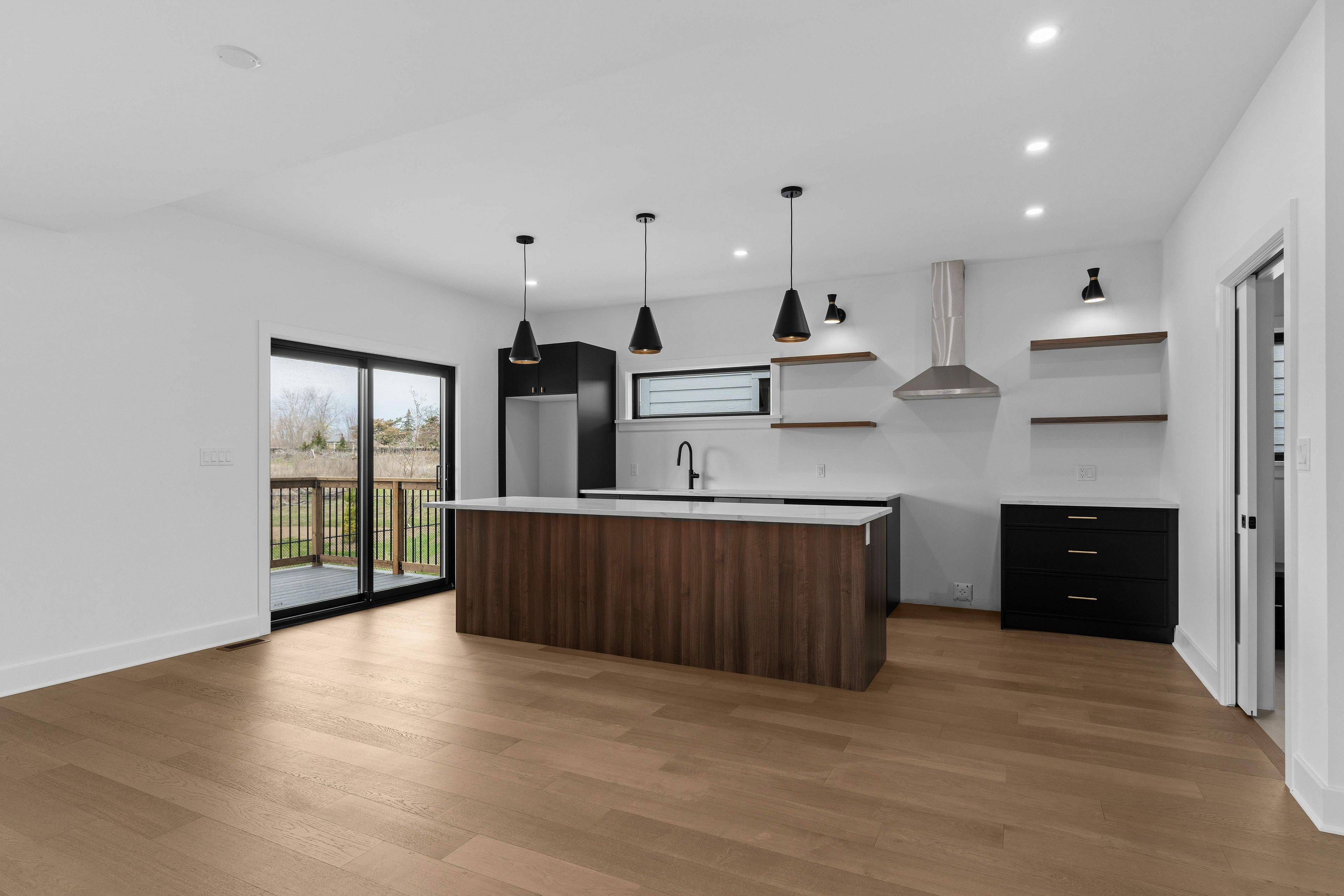 Loyalist, ON K7N 0C2,2 Park CRES