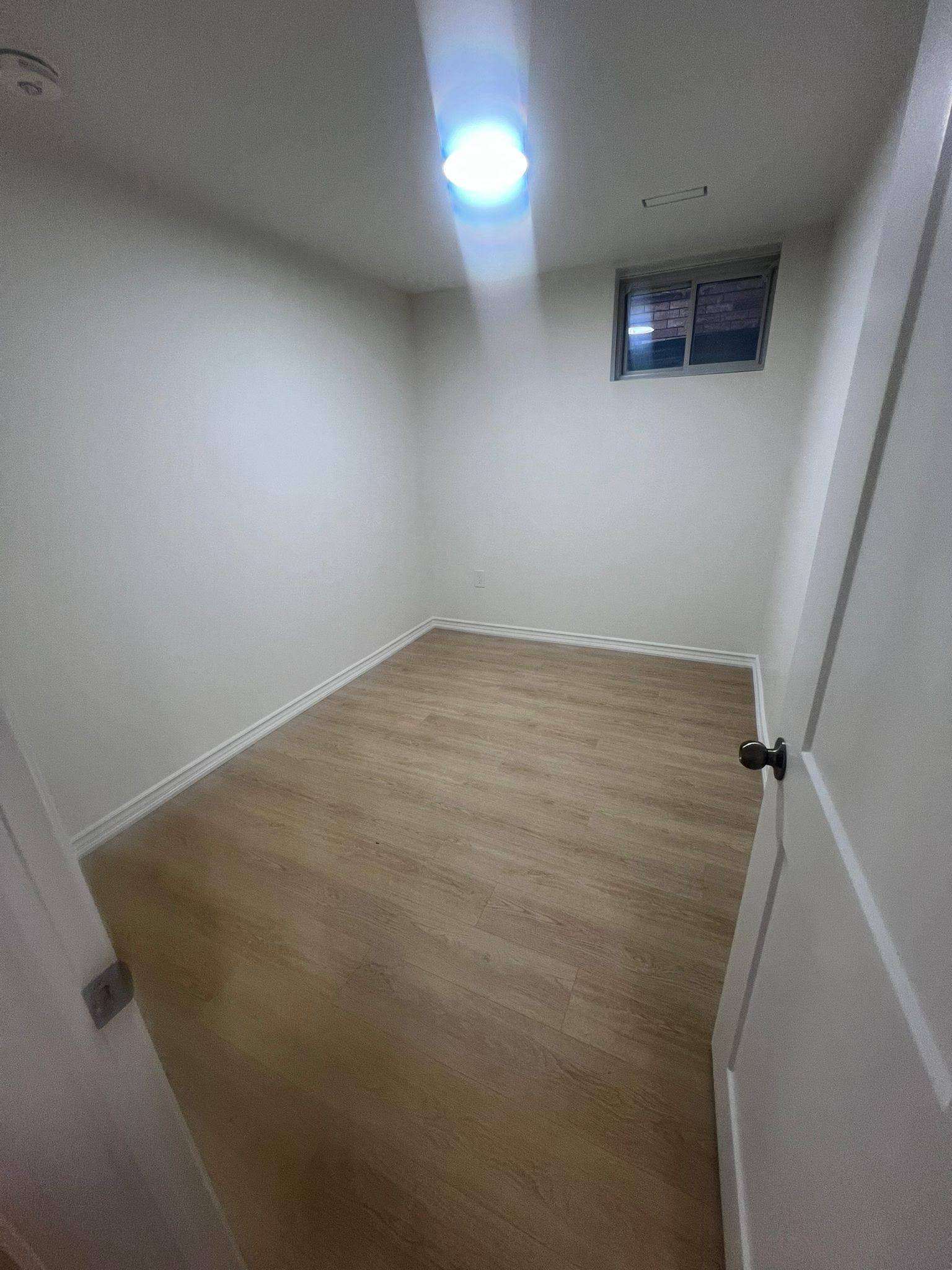 Guelph, ON N1E 6Z3,87 Mussen ST #Lower