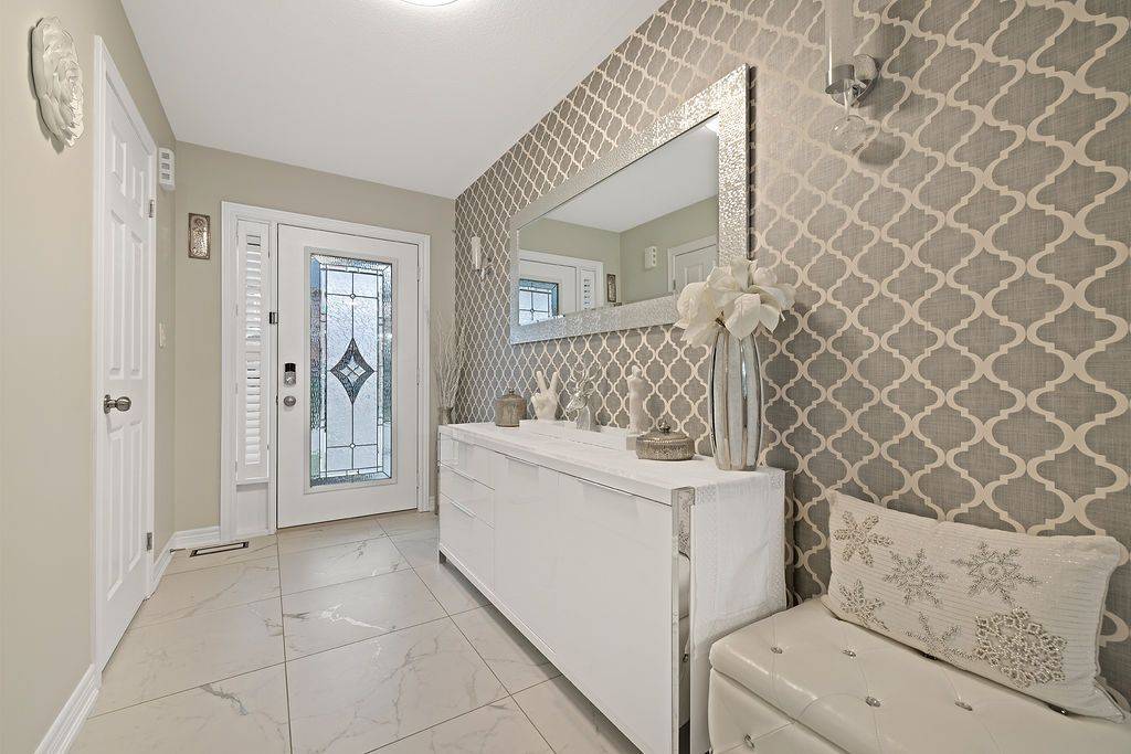 Hamilton, ON L0R 1P0,84 Periwinkle DR