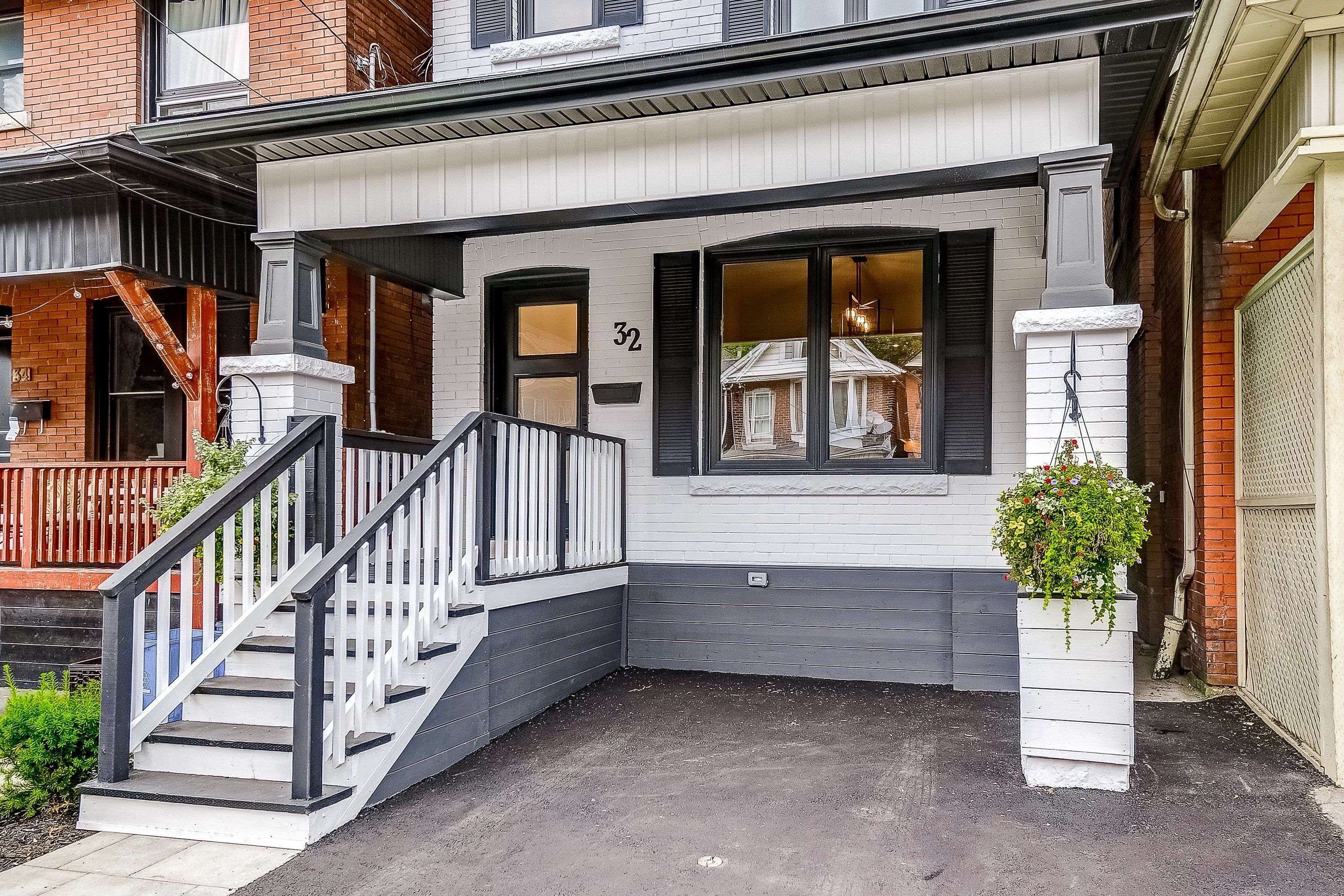 Hamilton, ON L8M 1Y7,32 Cumberland AVE