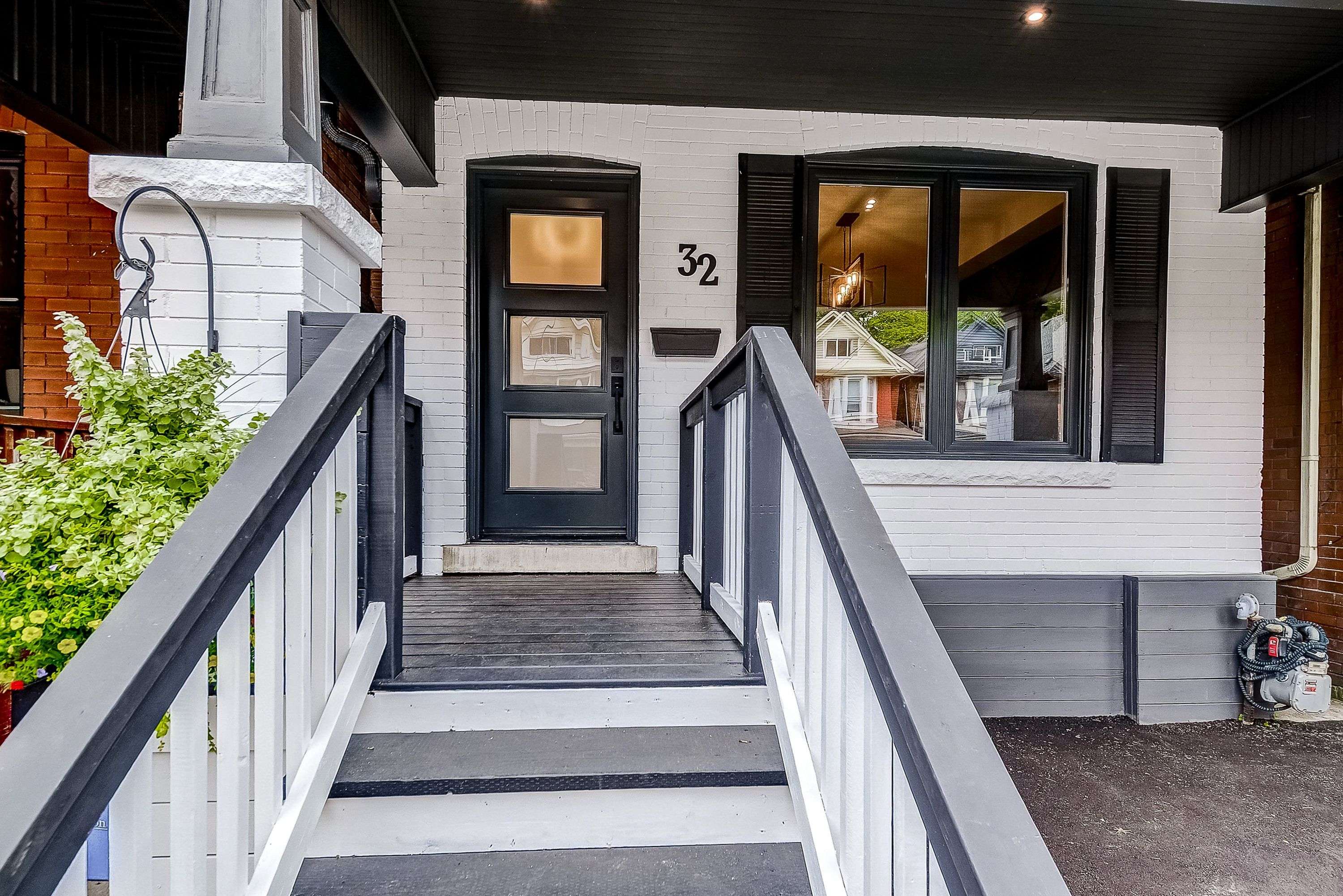 Hamilton, ON L8M 1Y7,32 Cumberland AVE