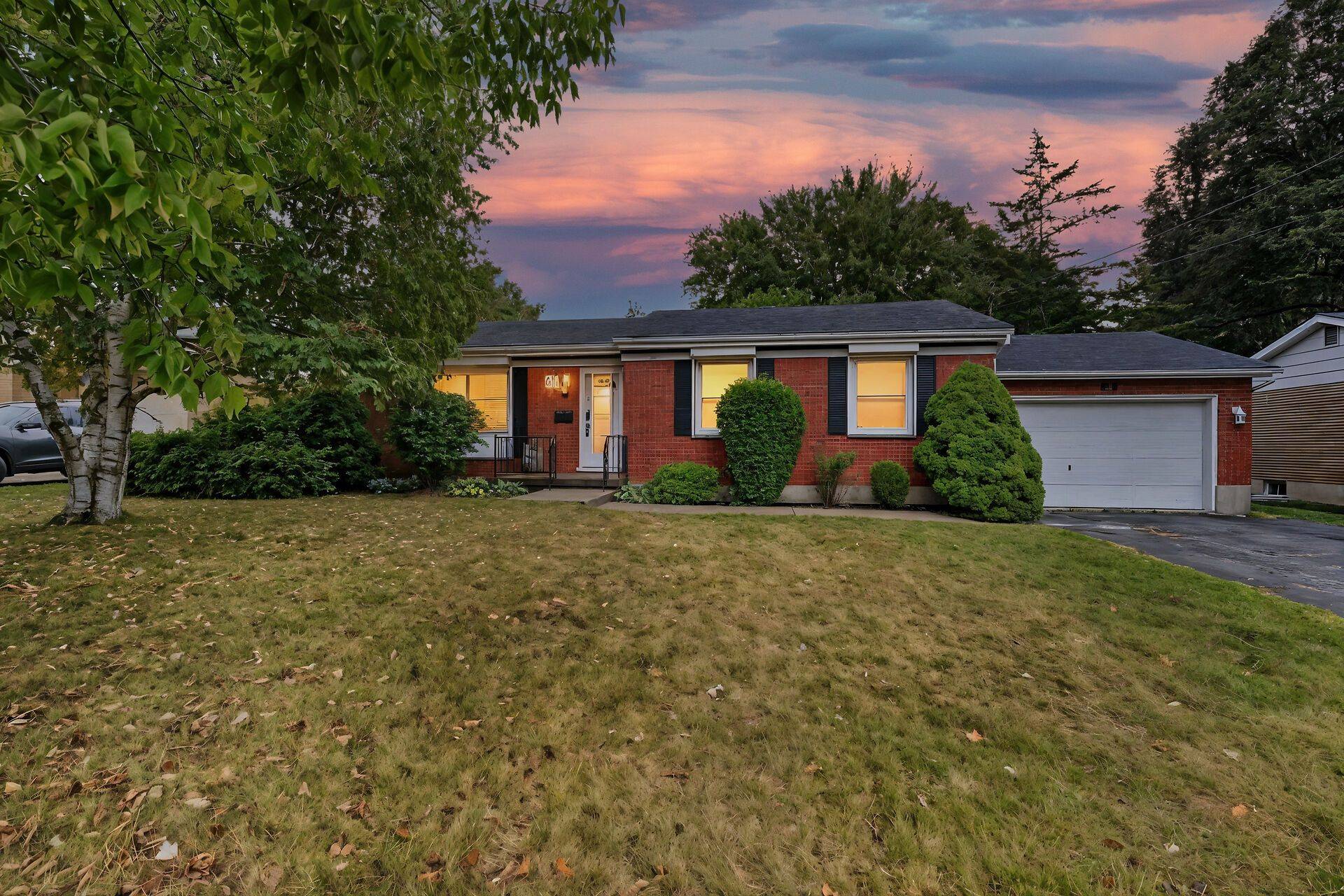 London North, ON N6H 3R1,61 Larkspur CRES