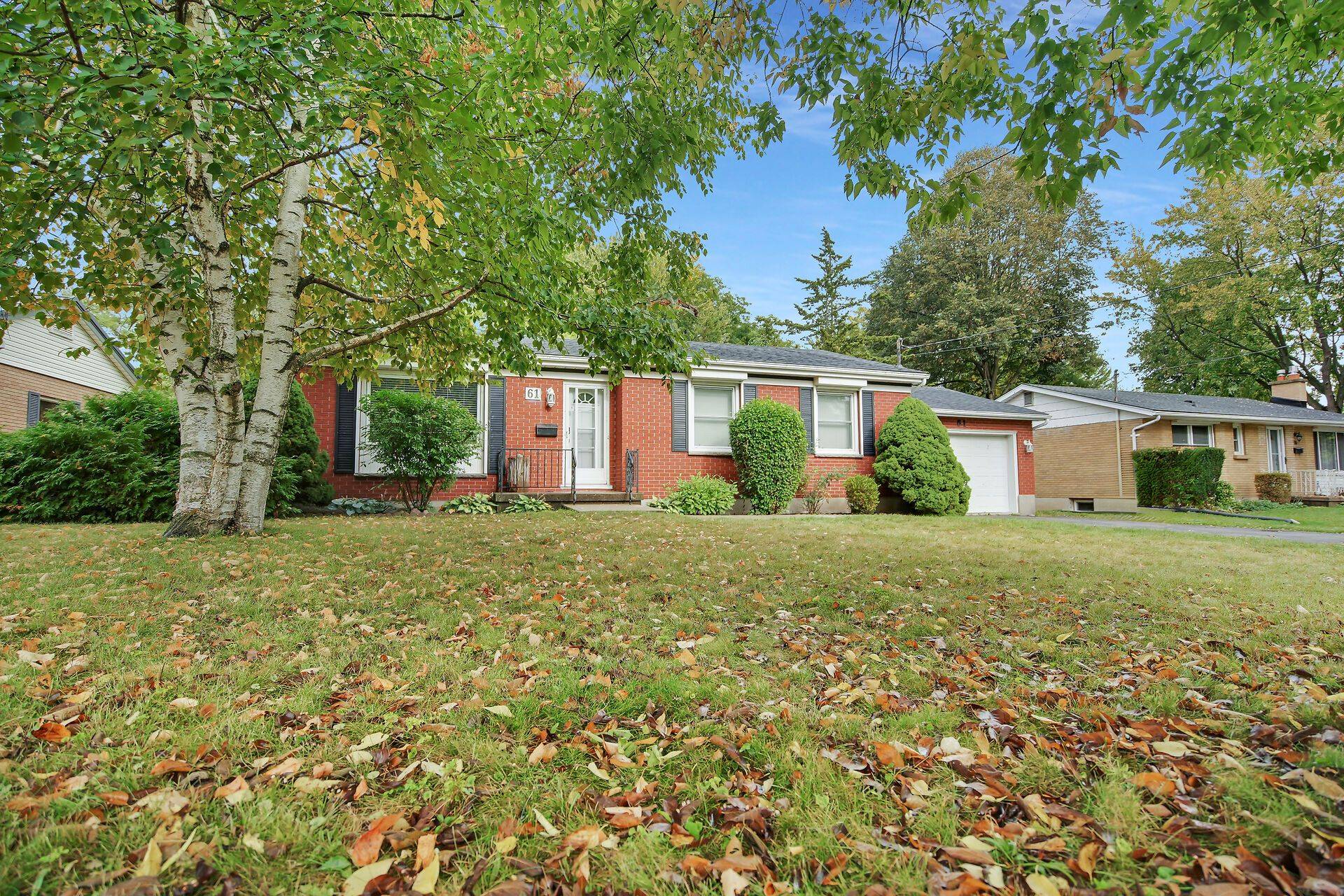 London North, ON N6H 3R1,61 Larkspur CRES