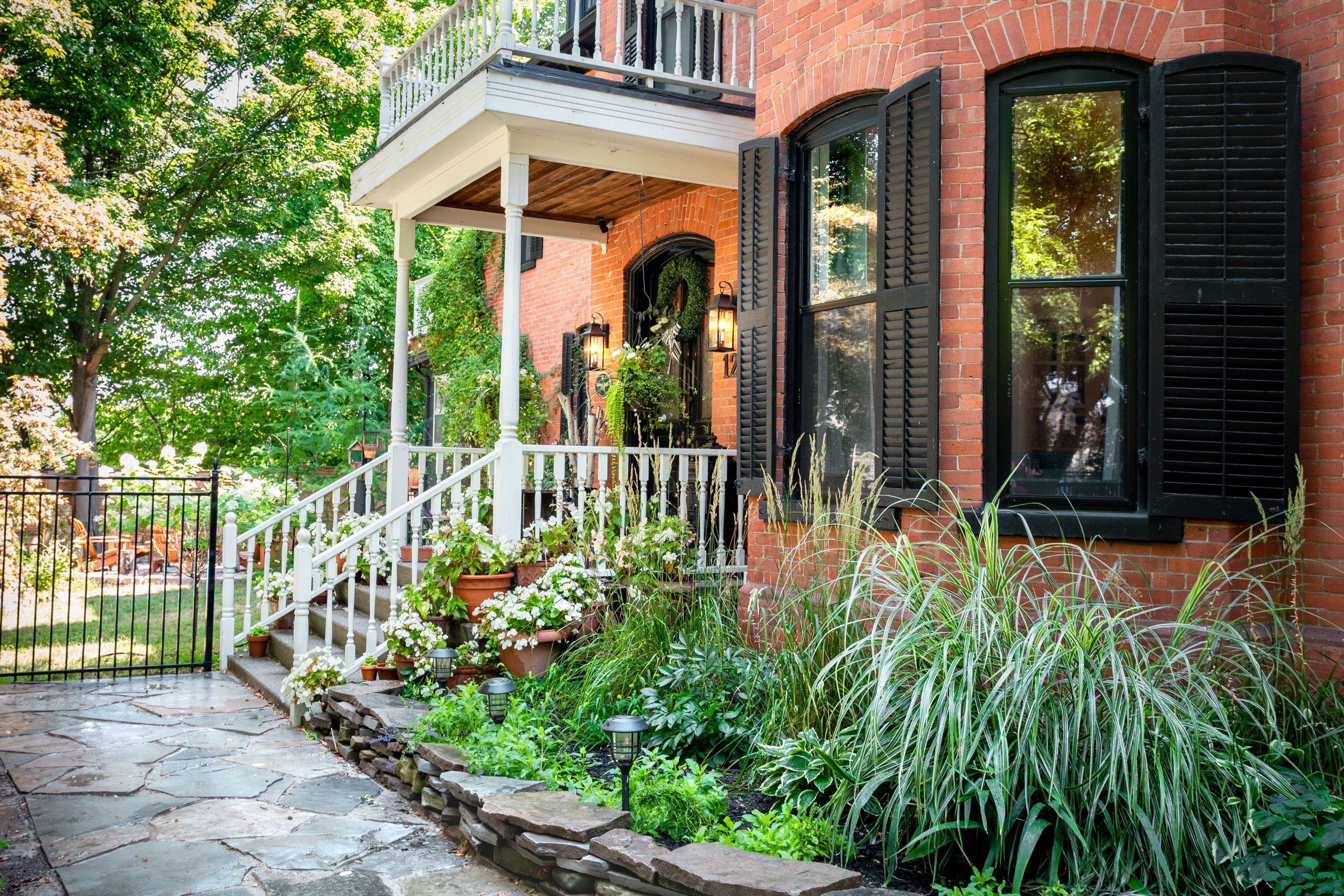 Grimsby, ON L3M 1R9,123 Main ST W