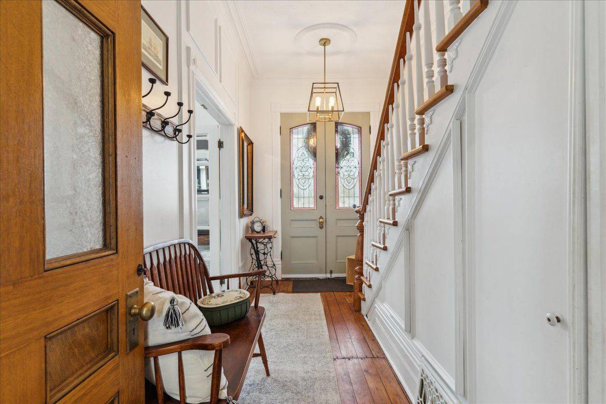 Grimsby, ON L3M 1R9,123 Main ST W