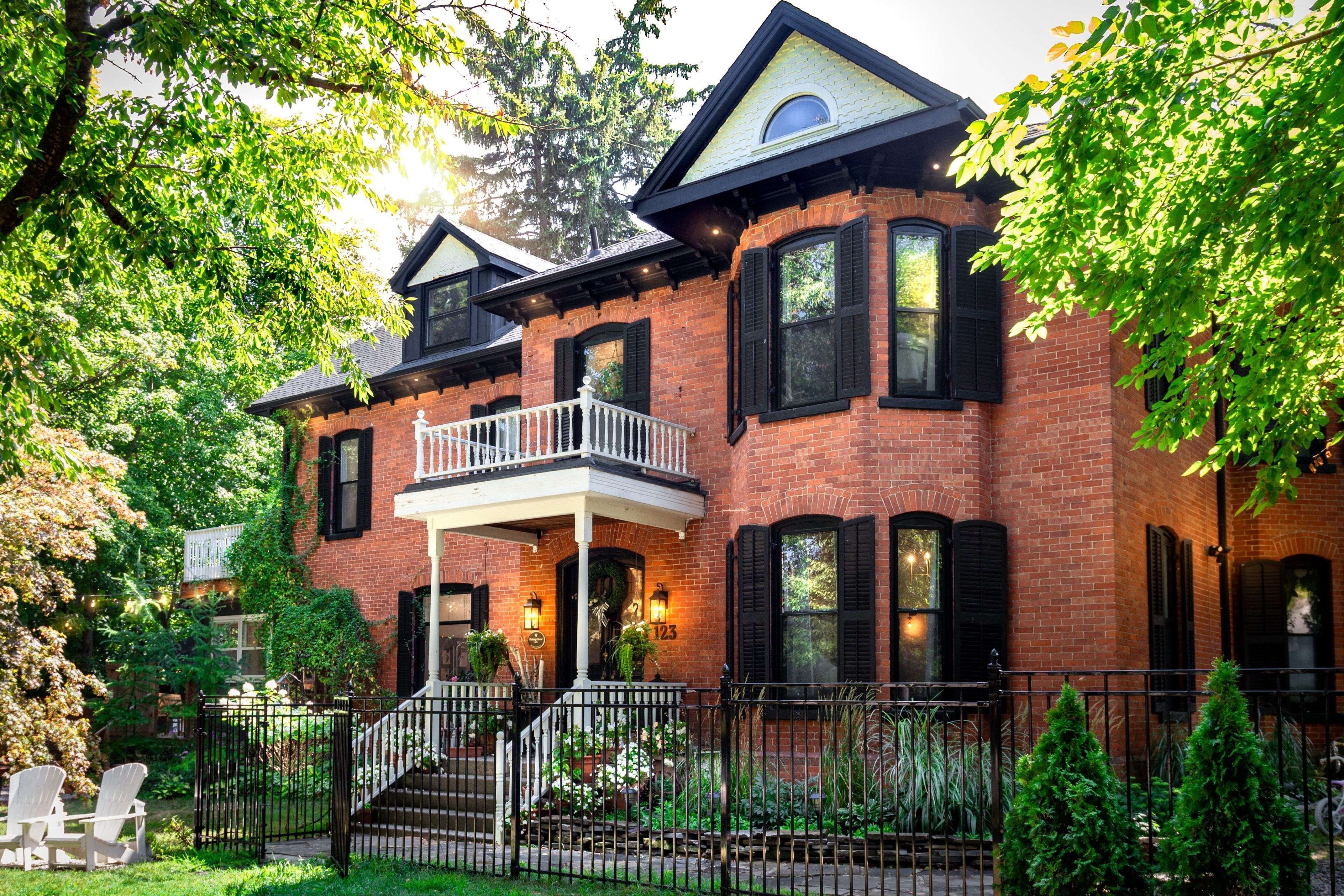 Grimsby, ON L3M 1R9,123 Main ST W