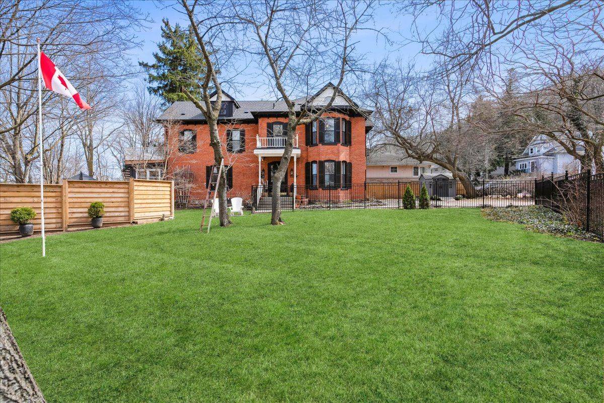 Grimsby, ON L3M 1R9,123 Main ST W