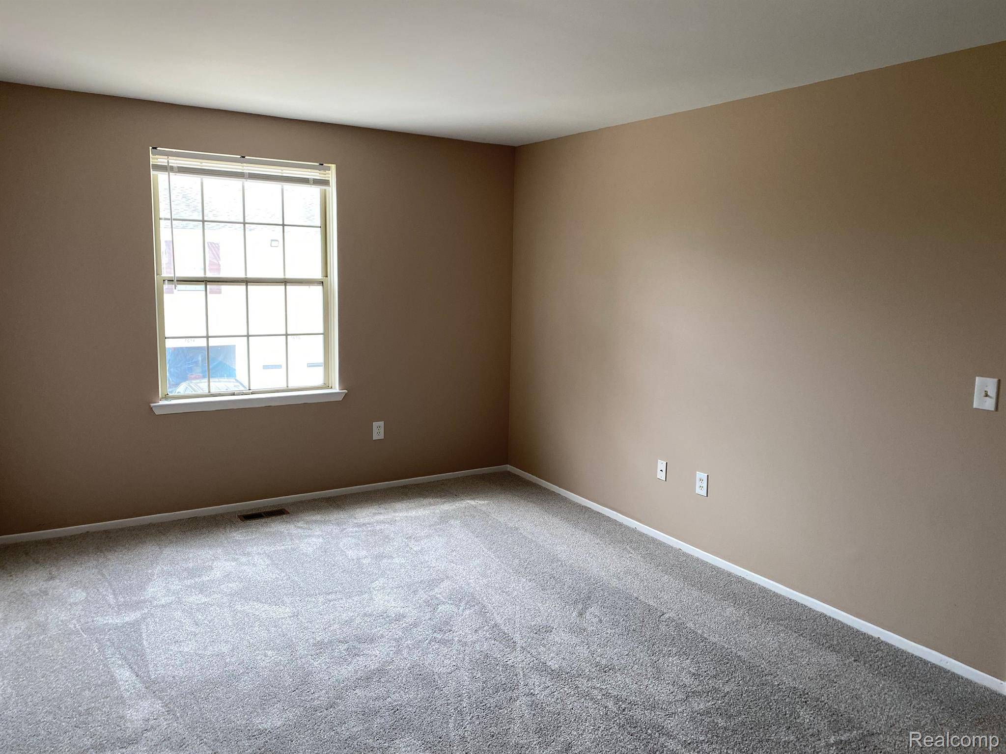 Waterford, MI 48327,7648 WOODVIEW DR