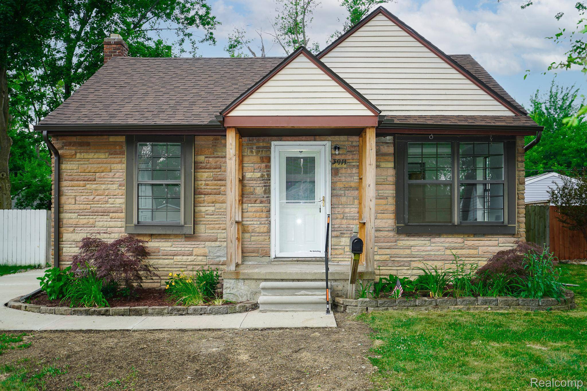 Berkley, MI 48072,3911 Thomas AVE