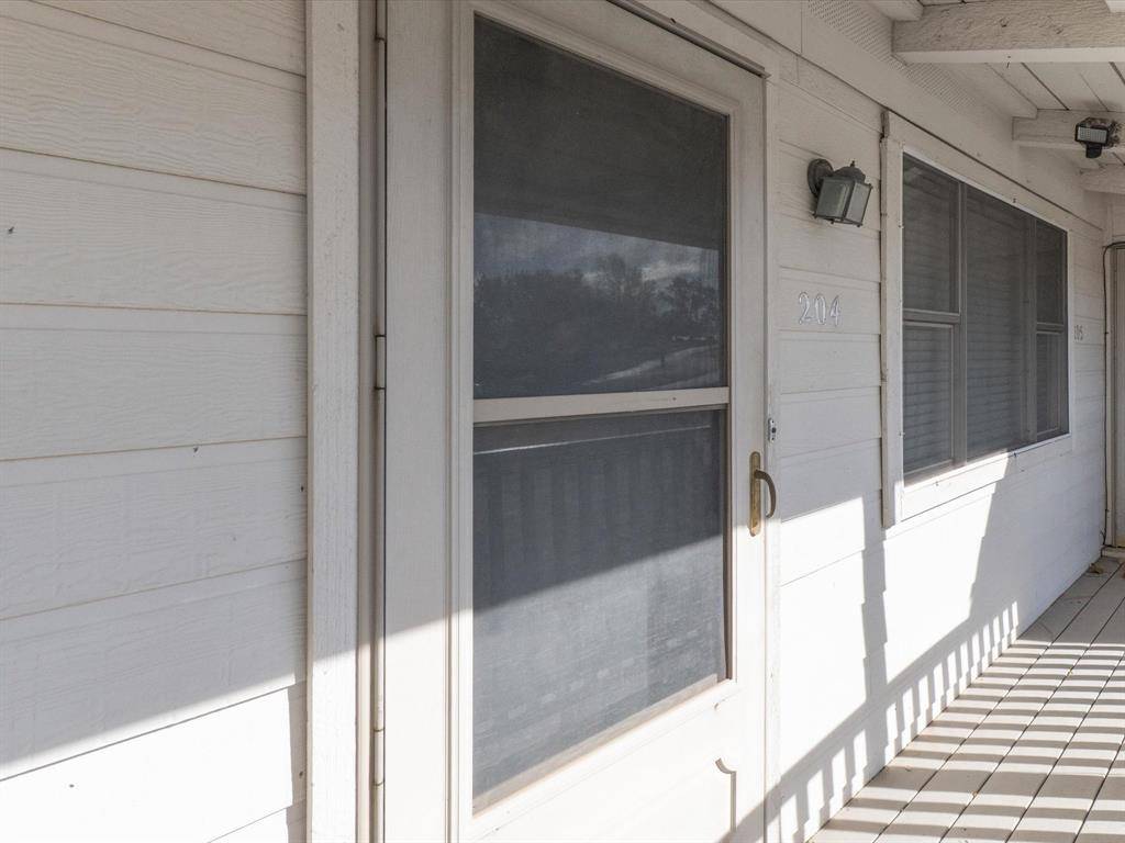 Runaway Bay, TX 76426,102 Harbor Drive #204