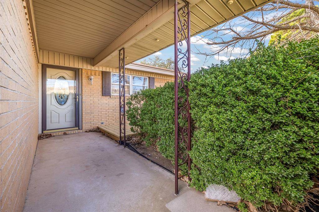 Comanche, TX 76442,1002 W Wrights Avenue