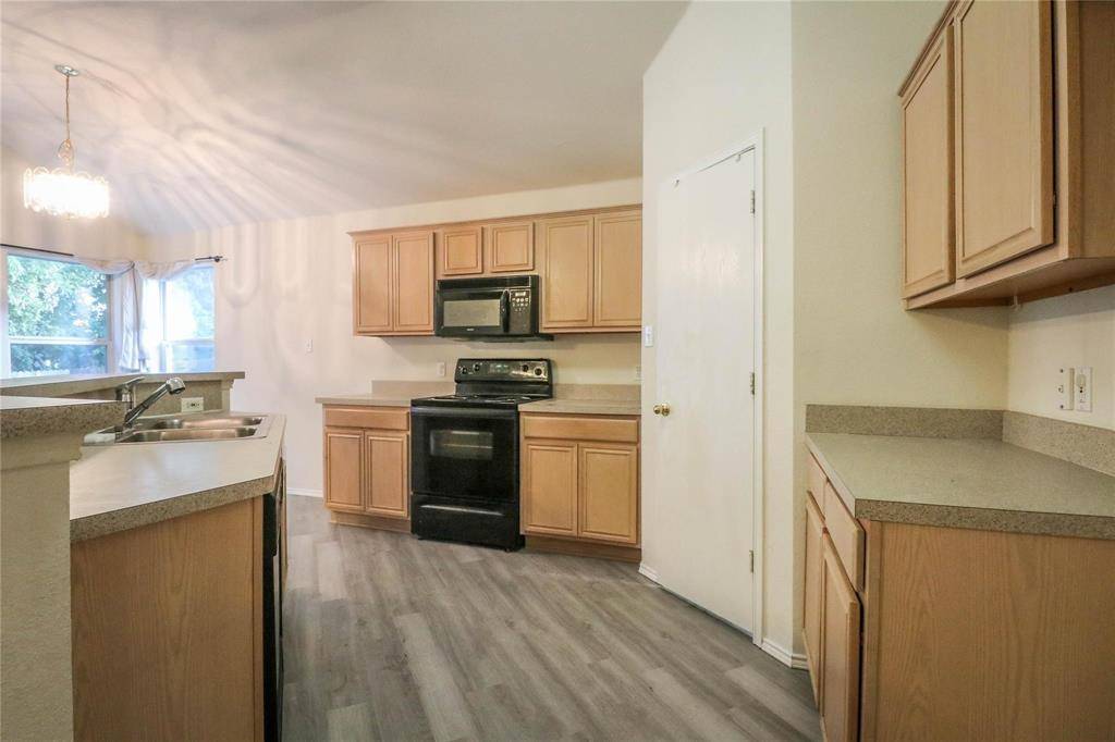 Arlington, TX 76018,2004 Lennox Lane