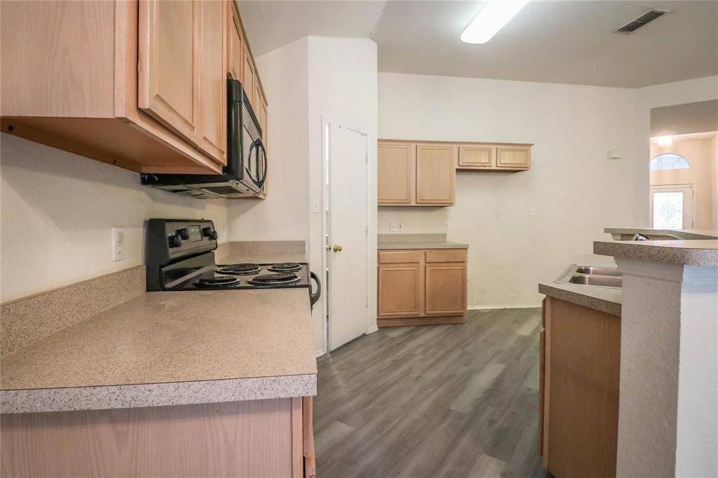 Arlington, TX 76018,2004 Lennox Lane