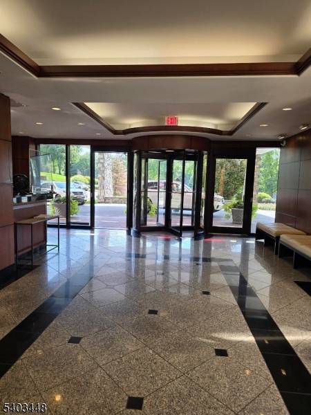 Verona Twp., NJ 07044,2 Claridge Dr #4MW