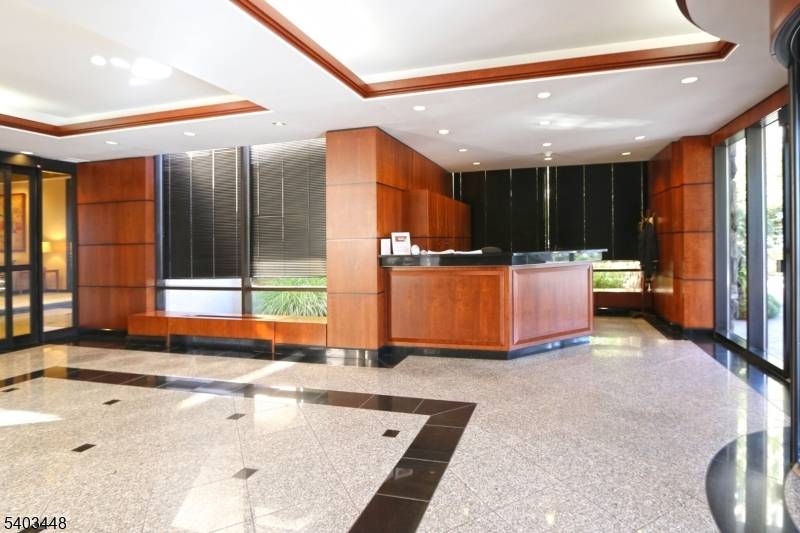 Verona Twp., NJ 07044,2 Claridge Dr #4MW