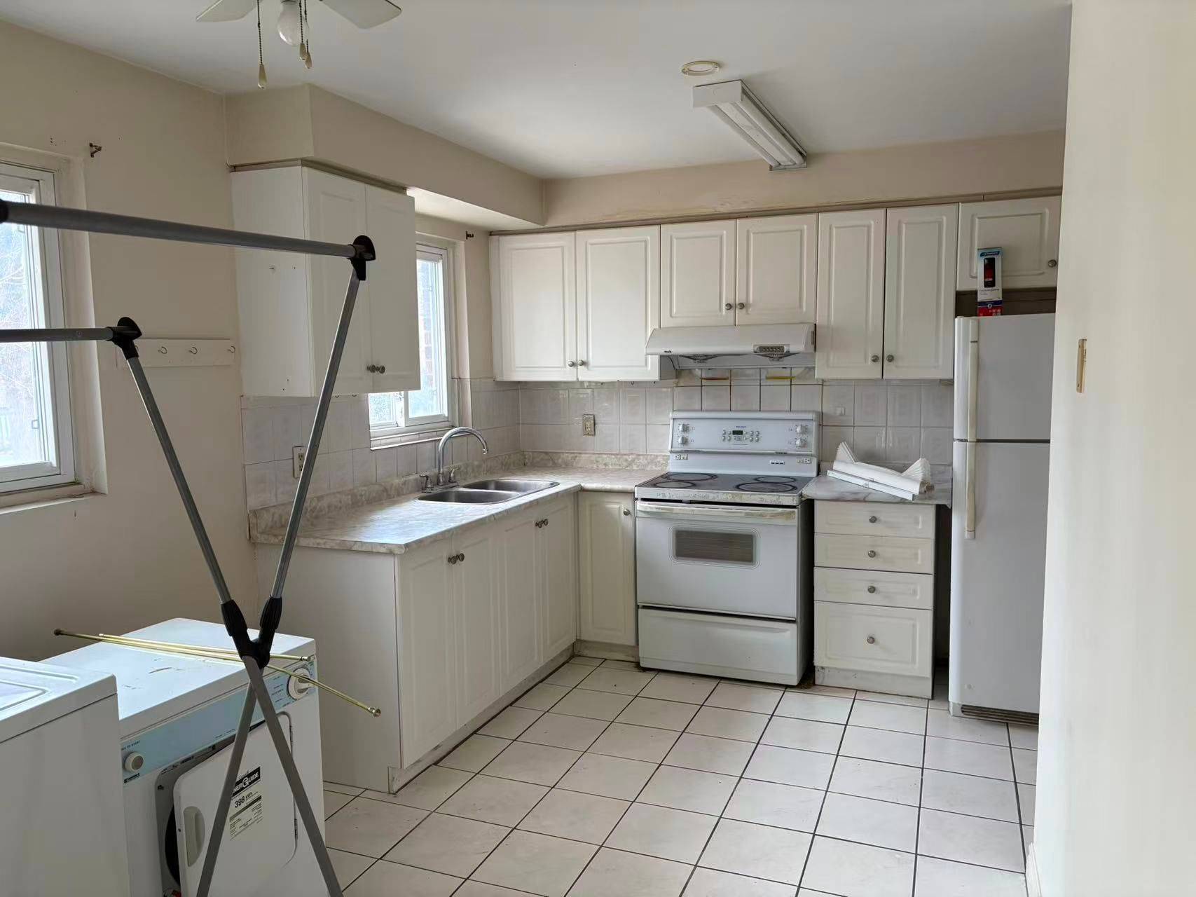 Toronto C15, ON M2H 2L7,81 Sexton CRES