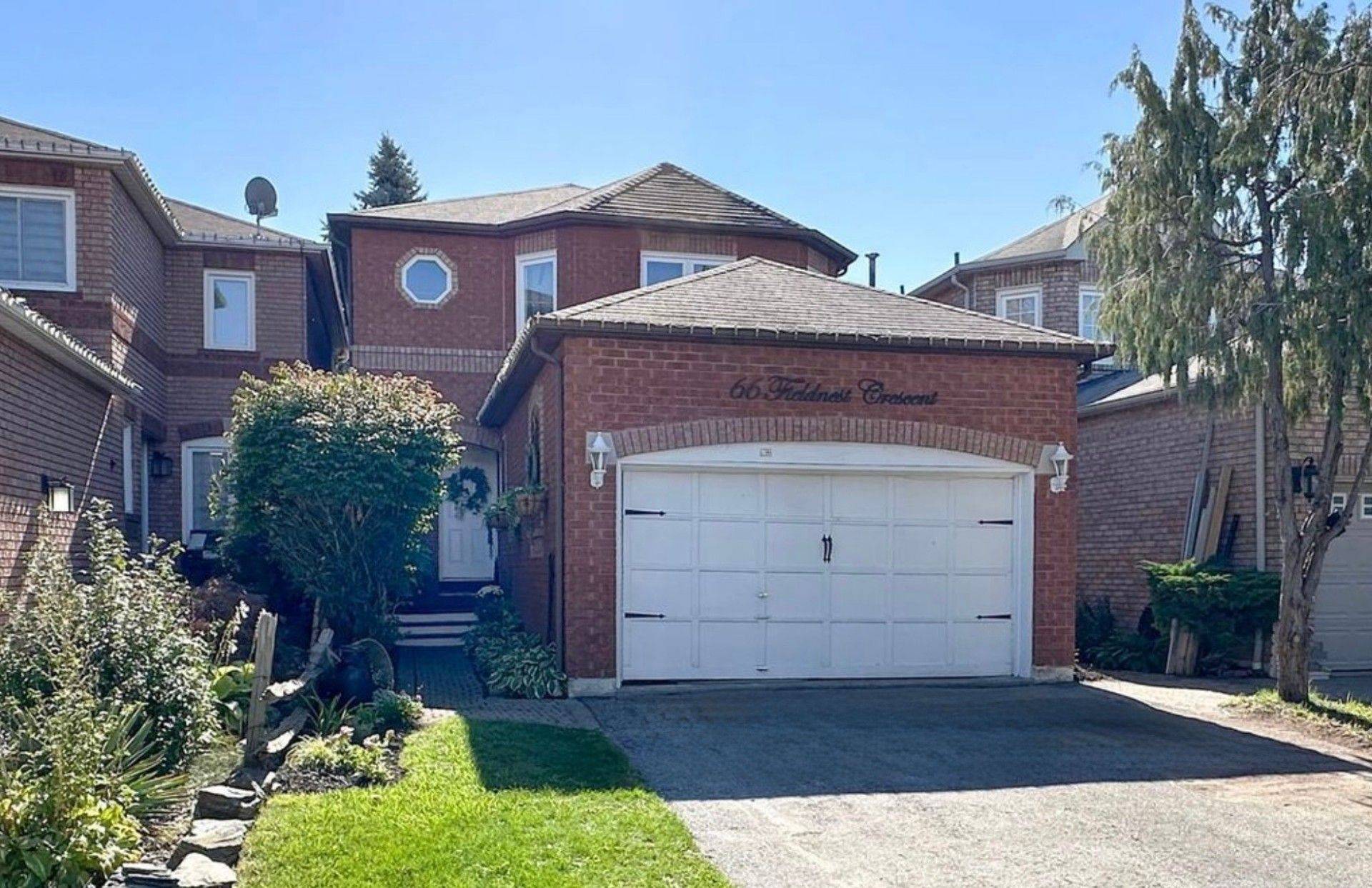 Whitby, ON L1R 1Z6,66 Fieldnest CRES