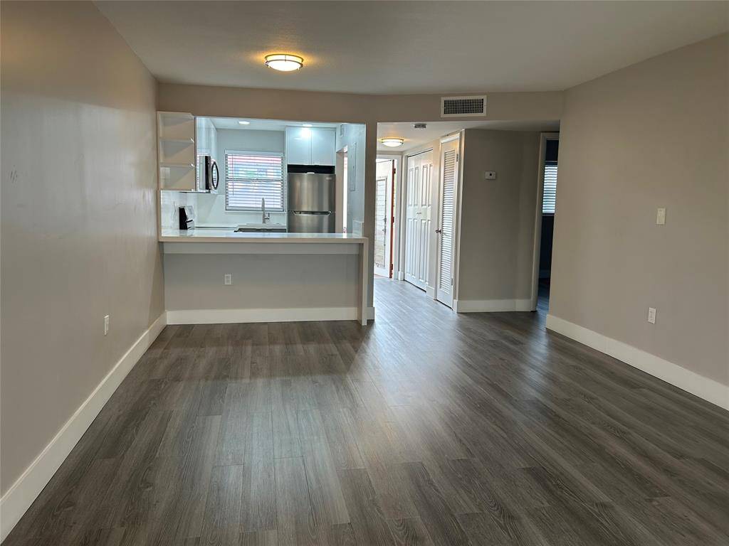 Fort Lauderdale, FL 33322,8080 N Sunrise Lakes Dr #209