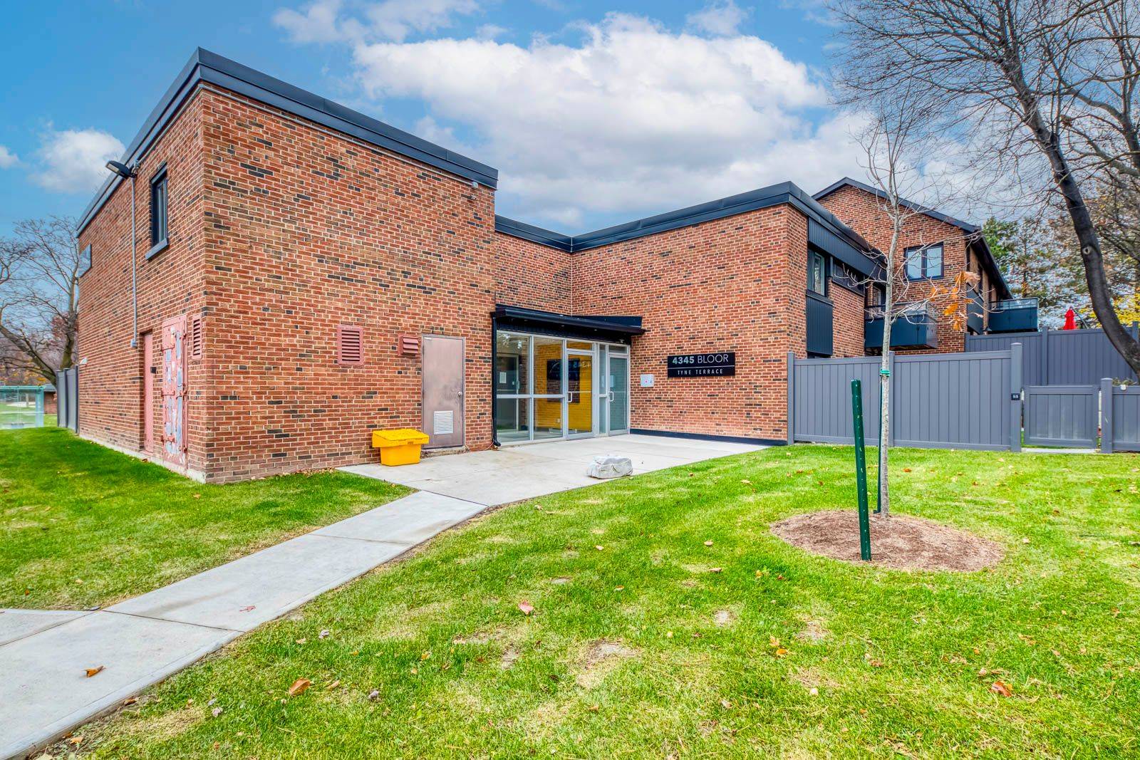 Toronto W08, ON M9C 2A4,4345 Bloor ST W #51