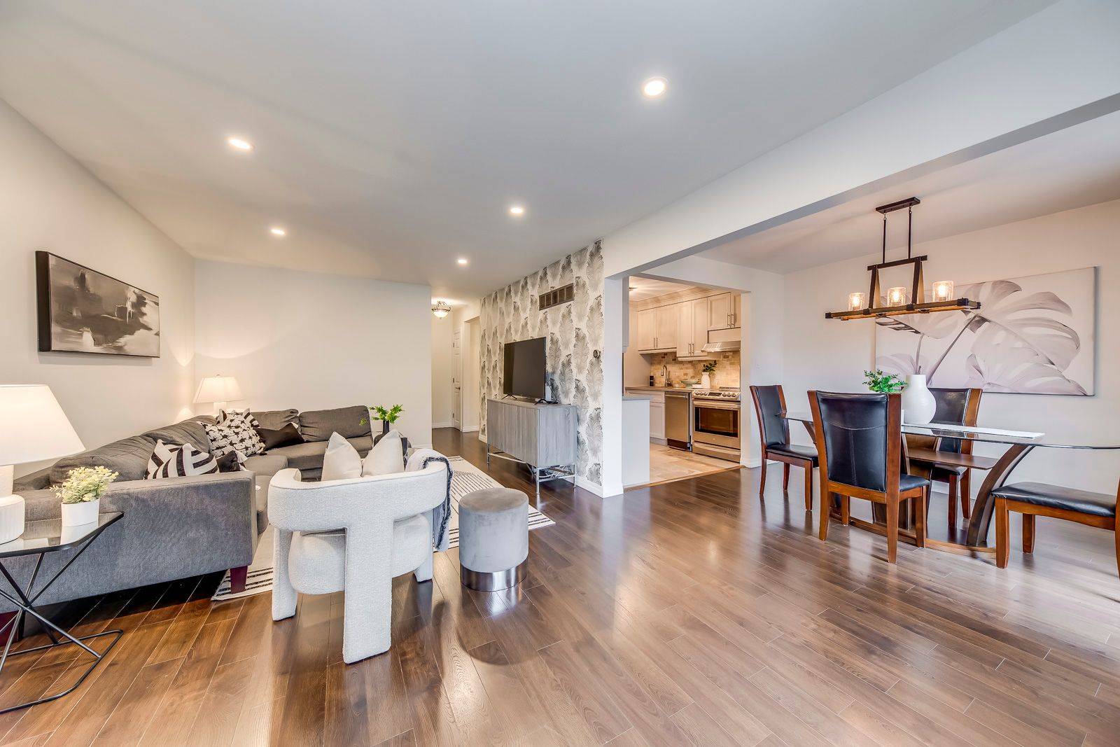 Toronto W08, ON M9C 2A4,4345 Bloor ST W #51