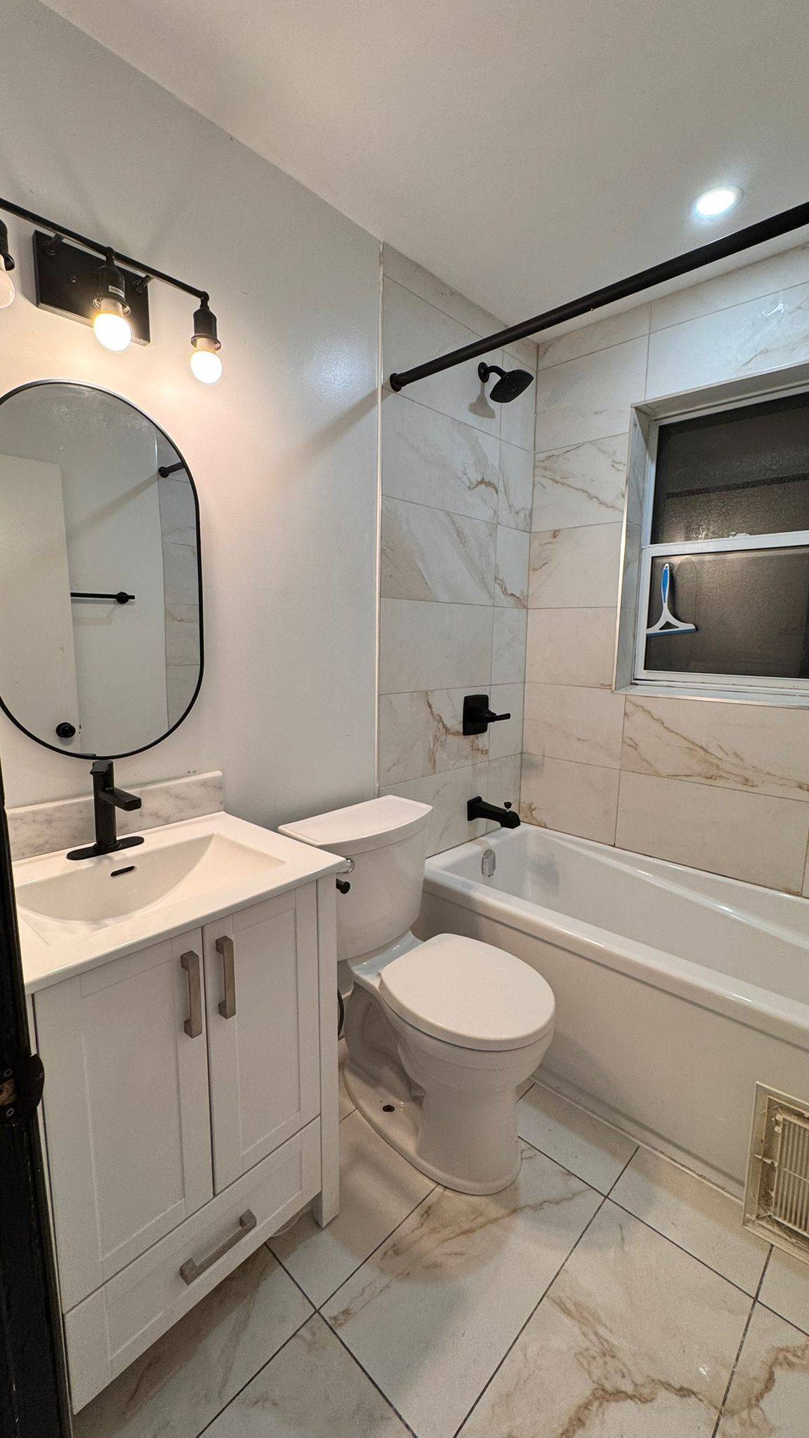 Overbrook - Castleheights And Area, ON K1K 1P3,281 Columbus AVE #3