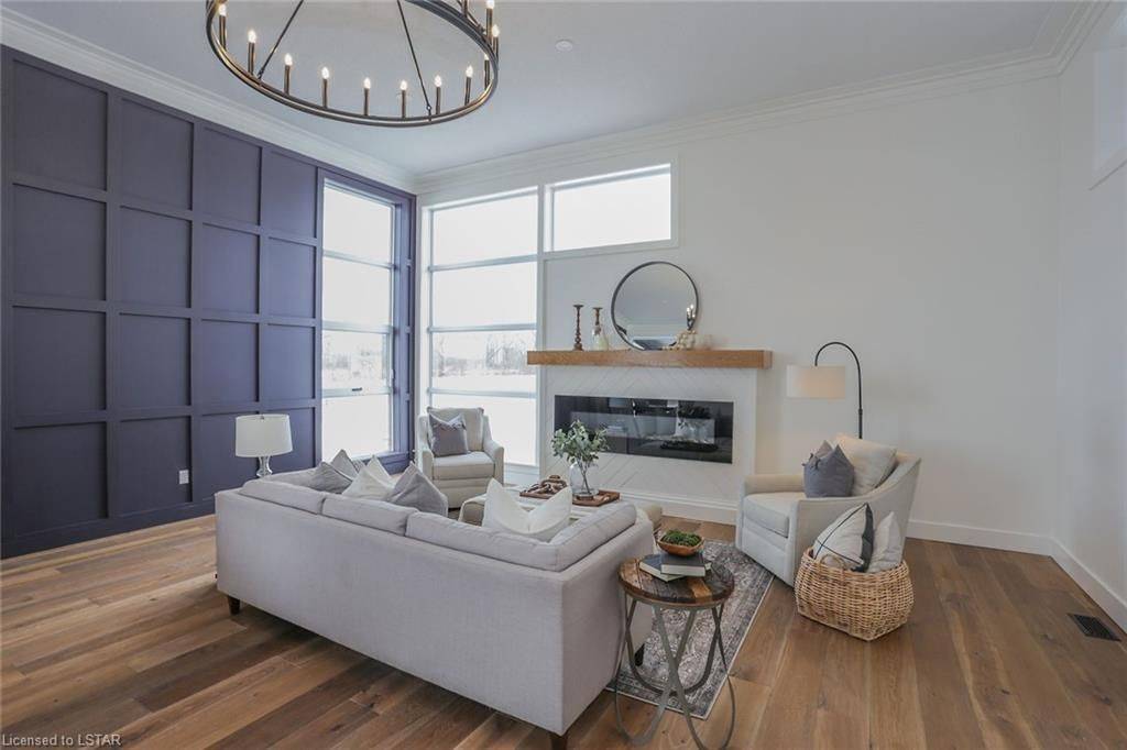 Plympton-wyoming, ON N0N 1E0,3761 Queen ST