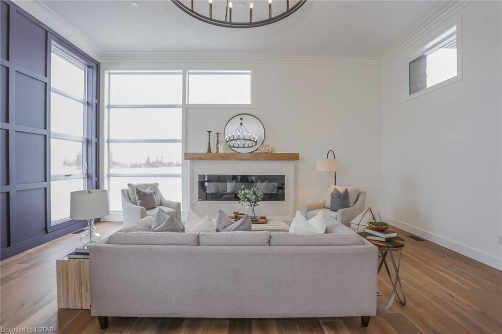 Plympton-wyoming, ON N0N 1E0,3761 Queen ST